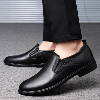 2023 yüksek kaliteli ayakkabılar Erkekler üzerinde Kayma Deri rahat ayakkabılar İlkbahar ve Sonbahar Katı Tıknaz Topuklu Günlük Moda erkek resmi ayakkabı