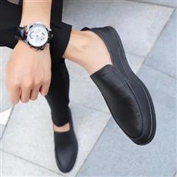 2023 Yeni Sonbahar erkek ayakkabıları Loafer'lar erkek Hakiki Sığır Derisi Deri Yüzey Moda Slip-on Nefes Yumuşak Alt rahat ayakkabılar