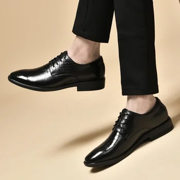 Ayakkabı Erkekler için 2023 Yeni Lace Up Deri rahat ayakkabılar İlkbahar ve Sonbahar Sivri Burun Katı Tıknaz Topuklu Moda erkek resmi ayakkabı